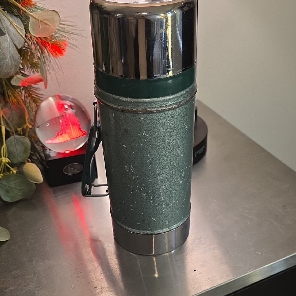 Stanley Classic Green and Silver Flask - Picture 2 of 5